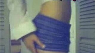 Sexy shows off her ass - sex video porn video